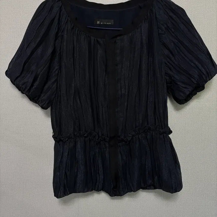 [BUNJANG] Misha Black Blouse Shirring Short Sleeve / it 미샤 블랙 블라우스 셔링 반팔/가슴44/총장55/