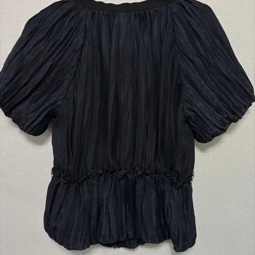 [BUNJANG] Misha Black Blouse Shirring Short Sleeve / it 미샤 블랙 블라우스 셔링 반팔/가슴44/총장55/