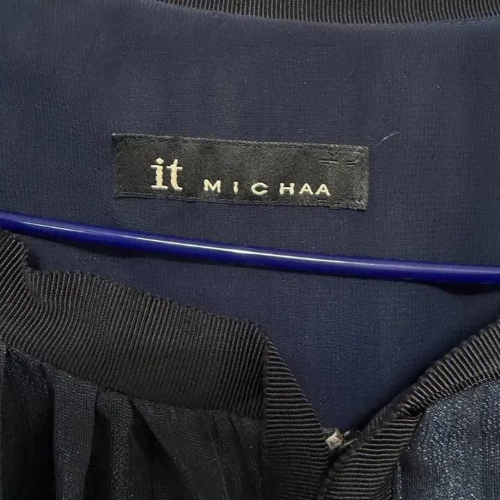 [BUNJANG] Misha Black Blouse Shirring Short Sleeve / it 미샤 블랙 블라우스 셔링 반팔/가슴44/총장55/
