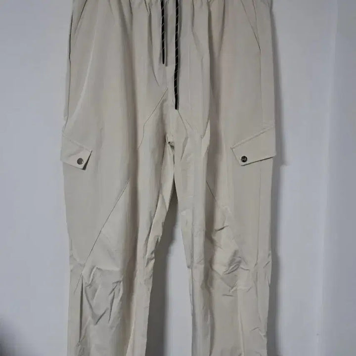 [BUNJANG] Ivory Cargo Jogger Pants (Size 34) / 아이보리색 카고 조거팬츠34