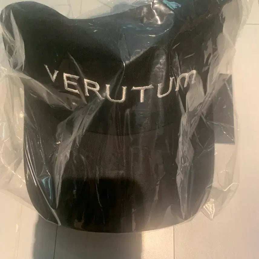 [BUNJANG] VERUTUM Logo Black Ball Cap / 무료배송)베루툼 로고 블랙 볼캡 모자 새상품