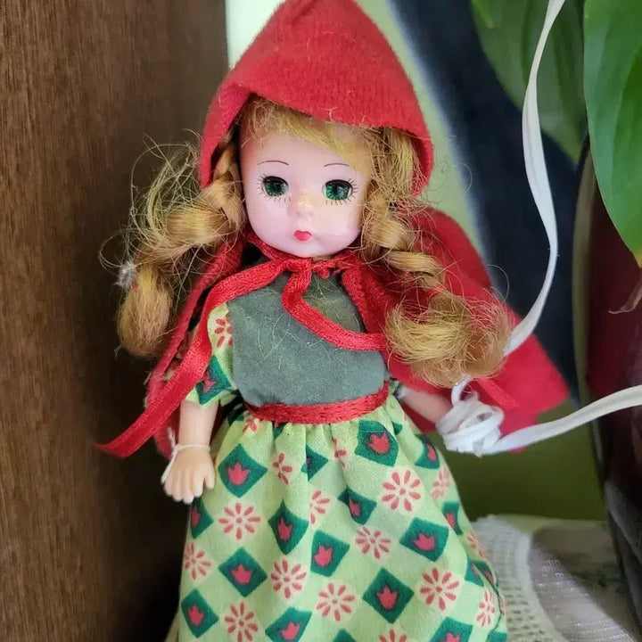 [BUNJANG] MacMadam Red Riding Hood Doll / 맥마담 빨간망토 인형