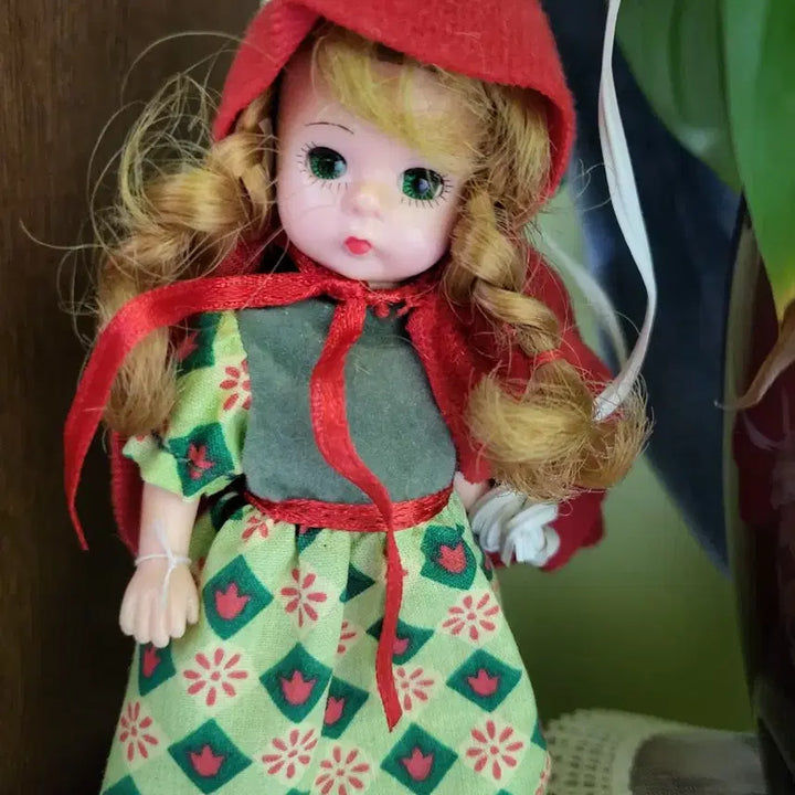 [BUNJANG] MacMadam Red Riding Hood Doll / 맥마담 빨간망토 인형