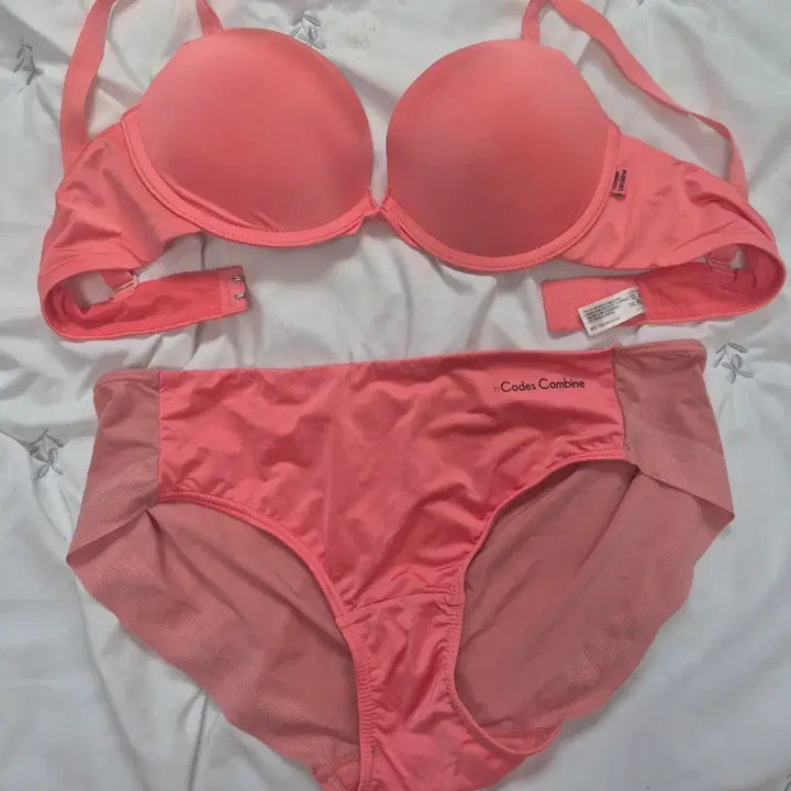 [BUNJANG] Codex Combain Bra Panty Set / 코데즈컴바인 브라 팬티 세트(중고)