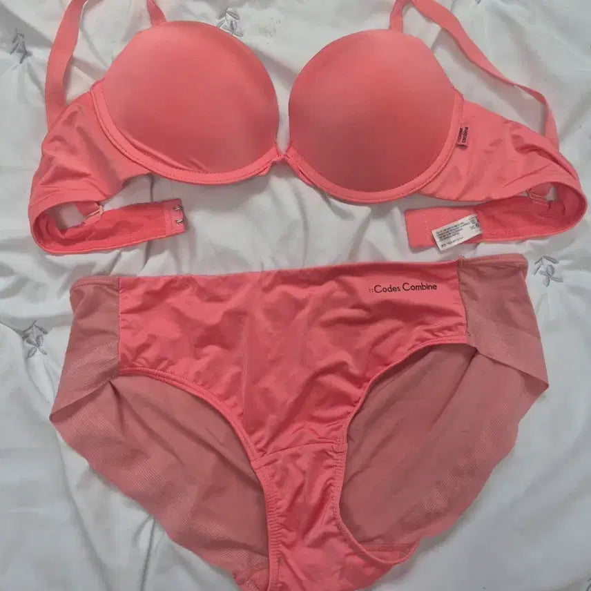 [BUNJANG] Codex Combain Bra Panty Set / 코데즈컴바인 브라 팬티 세트(중고)