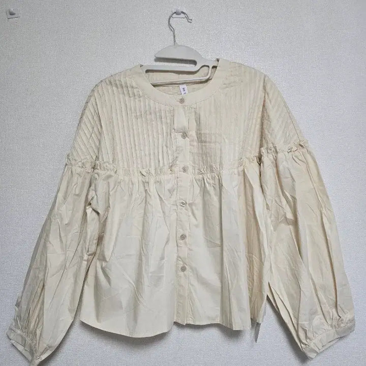 [BUNJANG] Ivory Pintuck Blouse Shirt / 아이보리 핀턱 블라우스 셔츠