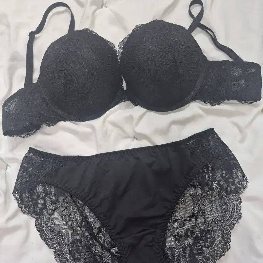 [BUNJANG] Black Lace Bra and Panty Set / 블랙 레이스 브라 팬티세트(중고)
