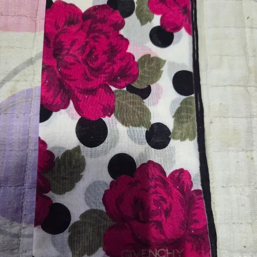 [BUNJANG] Givenchy Flower Dot Silk Scarf / 지방시 플라워 도트 스카프 손수건