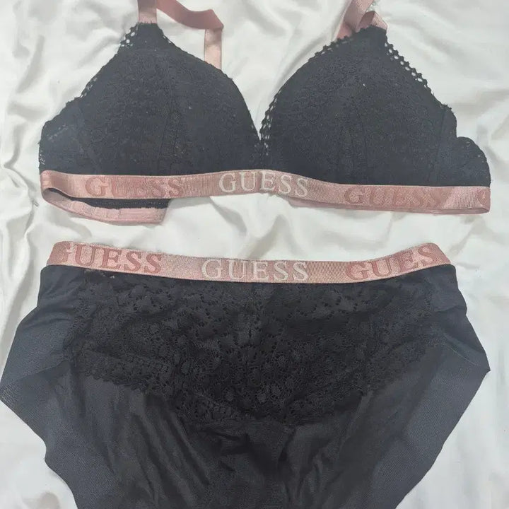 [BUNJANG] Guess Black Bra &amp; Panty Set / Guess 브라팬티세트(중고)