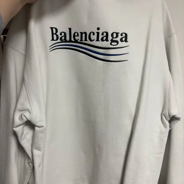 [BUNJANG] Balenciaga Wave Logo Sweatshirt White / 발렌시아가 웨이브 로고 맨투맨 화이트