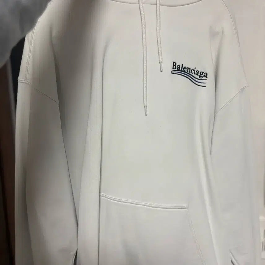 [BUNJANG] Balenciaga Wave Logo Sweatshirt White / 발렌시아가 웨이브 로고 맨투맨 화이트