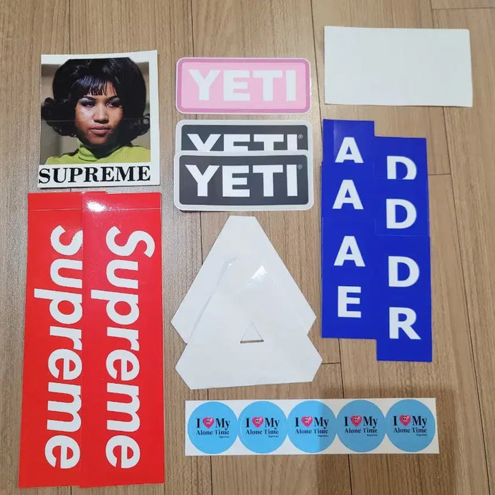[BUNJANG] Palace Supreme Nike Yeti Sticker / 팔라스 슈프림 나이키 예티 스티커