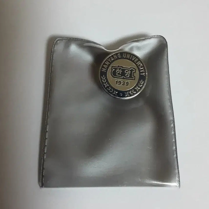 [BUNJANG] Hanyang University Badge Set (2 pcs) / 한양대 뱃지 2개 일괄판매합니다