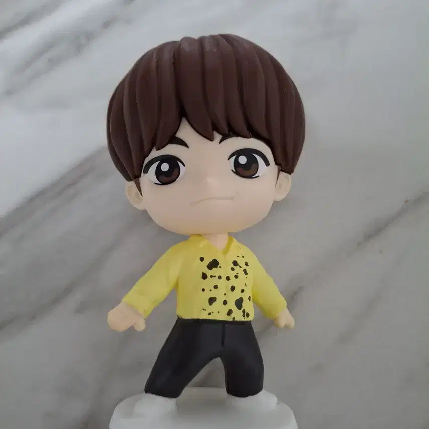 [BUNJANG] BTS Character Figure Yellow Shirt Version / BTS 캐릭터 피규어 옐로우셔츠