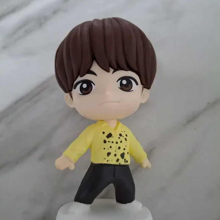 [BUNJANG] BTS Character Figure Yellow Shirt Version / BTS 캐릭터 피규어 옐로우셔츠