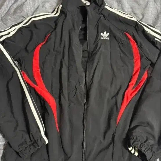 [BUNJANG] Adidas Black/Red Windbreaker Jacket Size S / 아디다스 블랙/레드 바람막이 자켓 s