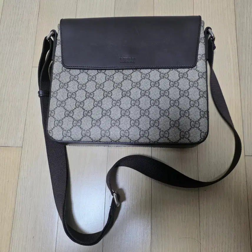 [BUNJANG] Gucci GG Supreme Messenger Bag / 구찌 정품 GG 수프림 메신저백