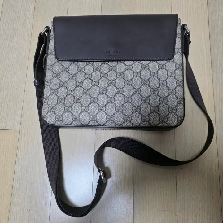 [BUNJANG] Gucci GG Supreme Messenger Bag / 구찌 정품 GG 수프림 메신저백