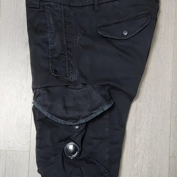 [BUNJANG] CP Company Satin Cargo Pants / CP컴퍼니 사틴  카고 팬츠 // 씨피컴퍼니 사틴 카고 바지