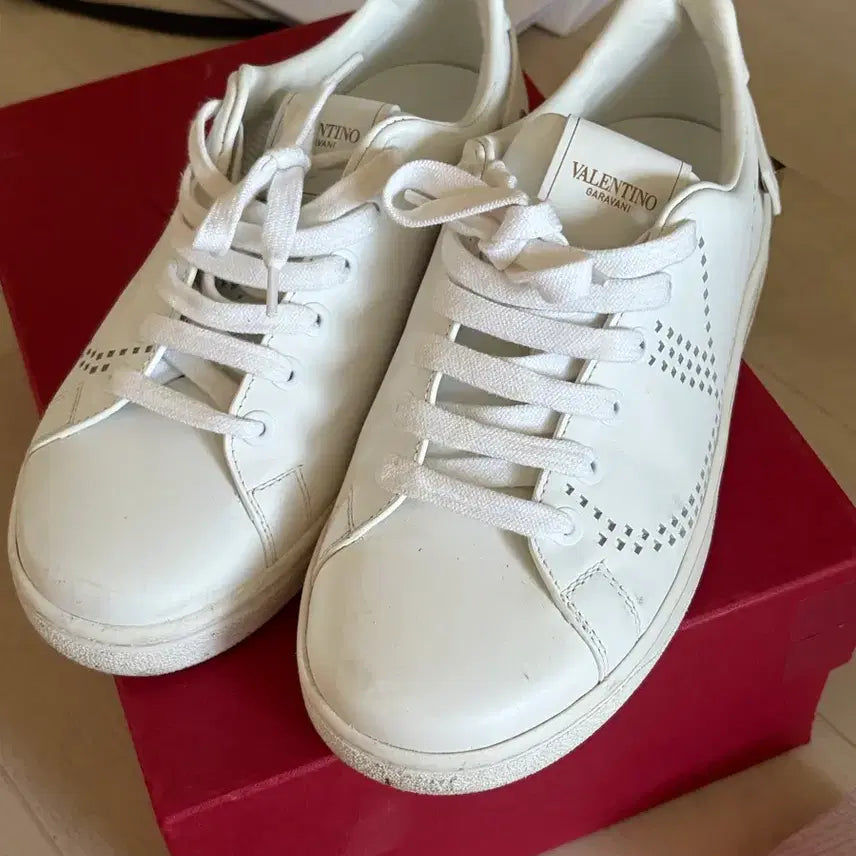[BUNJANG] Valentino VLogo Size 35 Shoes / 발렌티노 브이로고 35사이즈