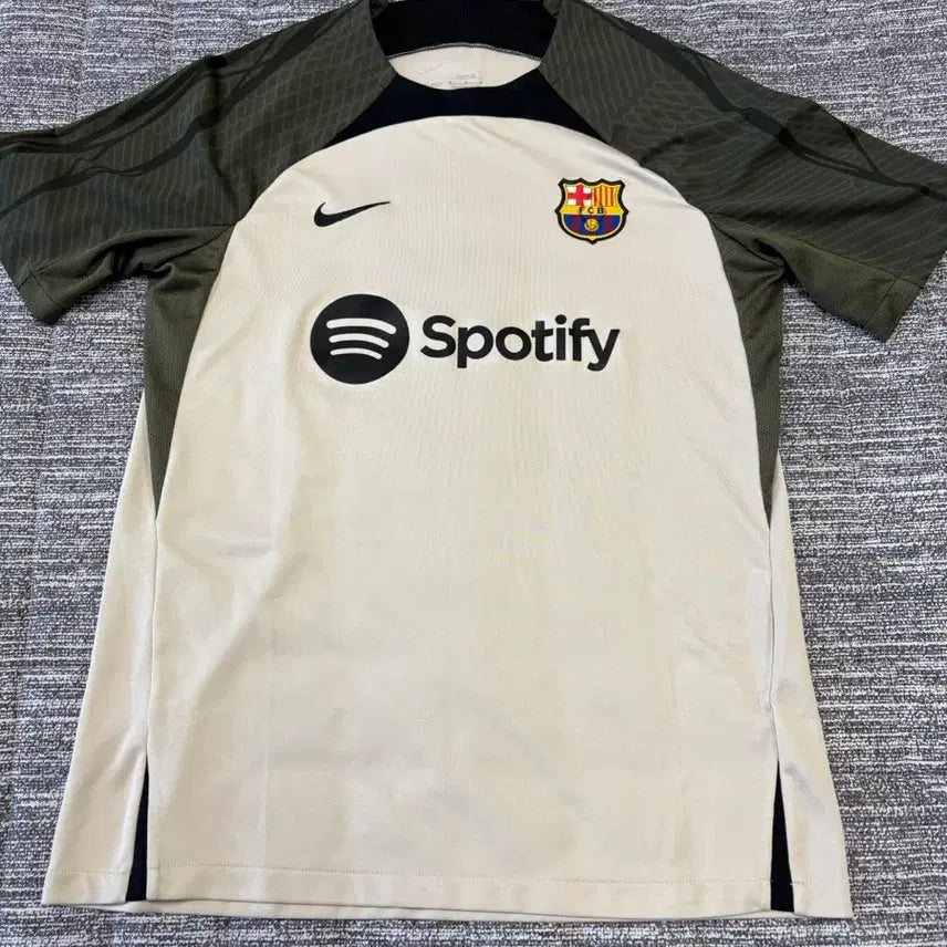 [BUNJANG] FC Barcelona Short Sleeve Training Top Jersey (Size L) / (L) 바르셀로나 반팔 유니폼 트레이닝 탑