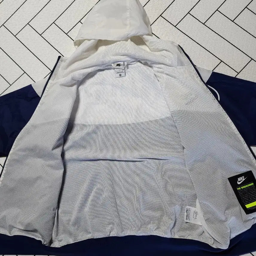 [BUNJANG] Nike Windrunner Jacket / 나이키윈드러너(90)