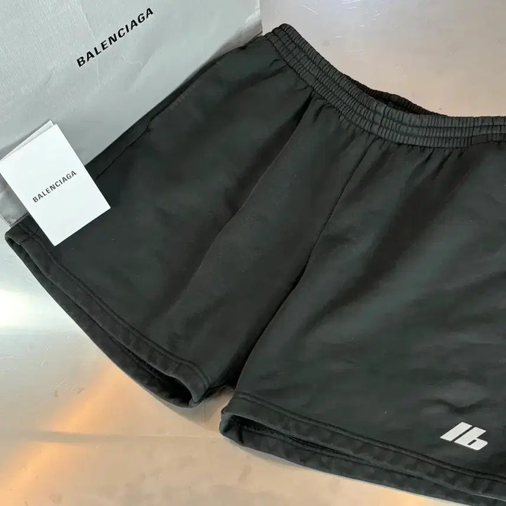 [BUNJANG] Balenciaga Track Sweat Shorts / 발렌시아가 트랙 스웨트 반바지