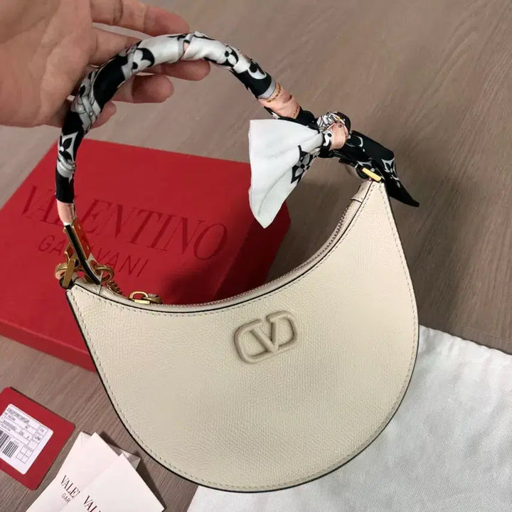[BUNJANG] Valentino Half Moon Mini Hobo Bag / 발렌티노 하프문 미니백