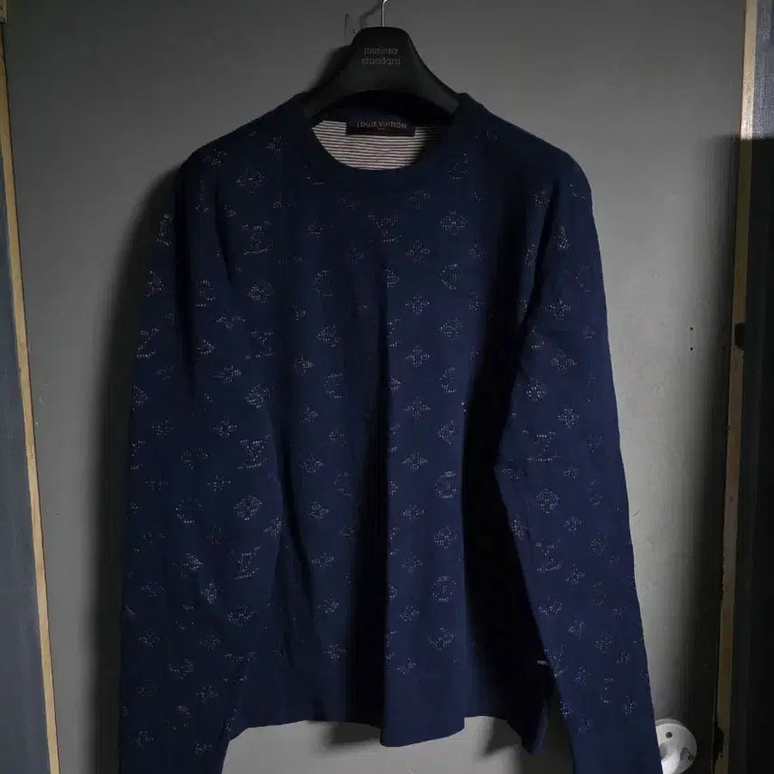 [BUNJANG] Louis Vuitton LVSE Drop Needle Monogram Crewneck Sweatshirt Navy XXL / 루이비통 LVSE 드롭 니들 모노그램 크루넥 맨투맨 네이비 색상 XXL