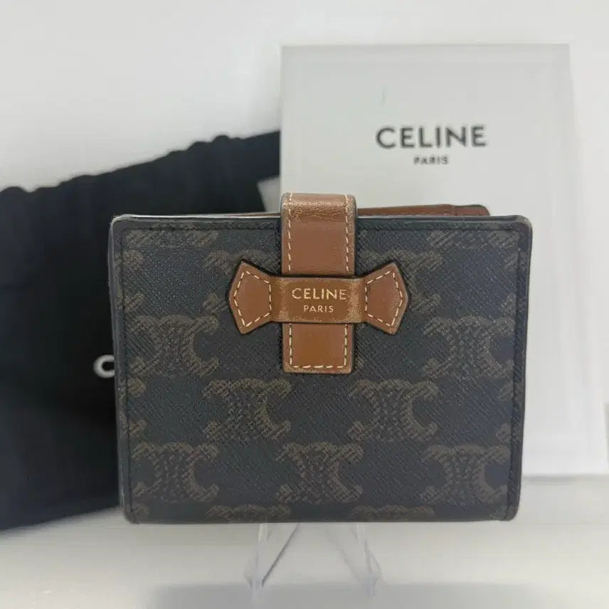 [BUNJANG] Celine Triomphe Canvas Bi-fold Wallet Brown / 셀린느 트리옹프 지갑 브라운