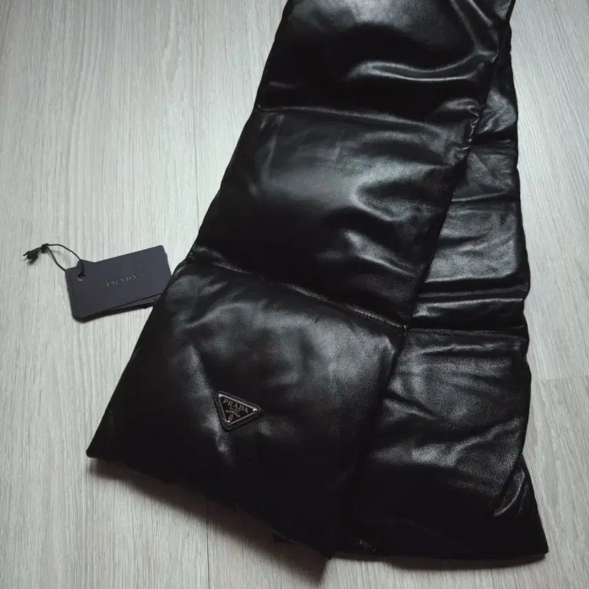 [BUNJANG] Prada Nappa Padded Goose Down Scarf / 프라다 나파 소프트 구스 머플러(패디드 머플러)