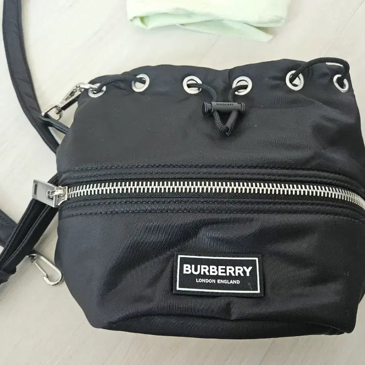 [BUNJANG] Burberry Drawstring Bucket Bag Black / 버버리 드로스트링 버킷백 블랙