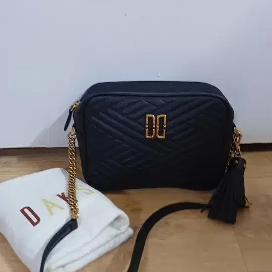 [BUNJANG] Daks Quilted Leather Tassel Crossbody Bag / 닥스 소가죽 퀼팅 태슬 크로스백