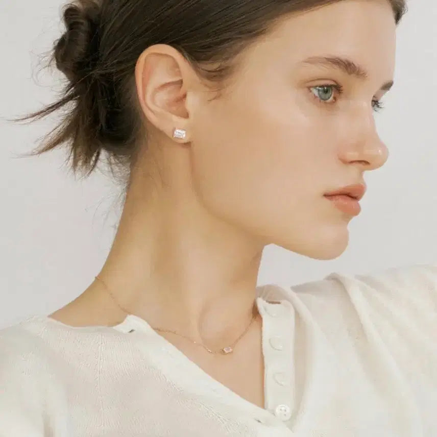 [BUNJANG] SIEA Baguette Cut Earrings (7mm x 5mm) / 시에 바게트 컷 이어링