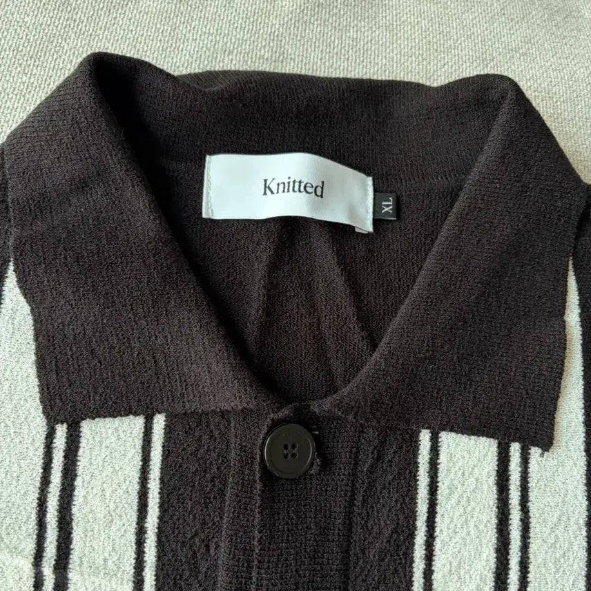 [BUNJANG] Nitted Ready Short-Sleeve Button-Up Shirt / 니티드 레디 반팔 버튼업 셔츠 가디건