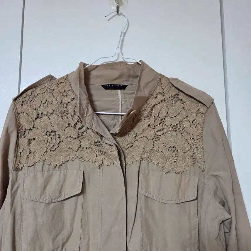 [BUNJANG] Sigrley Lace Embellished Field Jacket / 새상품/시글리 레이스 장식 야상 자켓