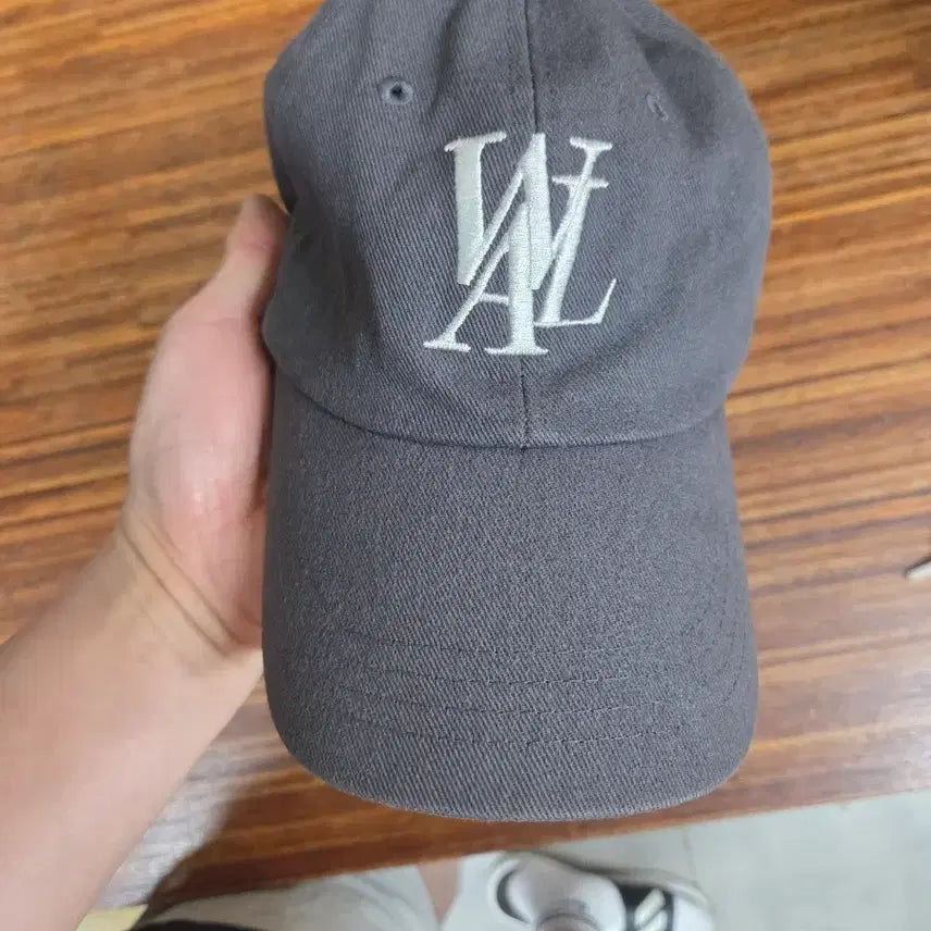 [BUNJANG] Wooalong Signature Logo Charcoal Hat M / 우알롱 시그니처 로고 차콜 모자 m