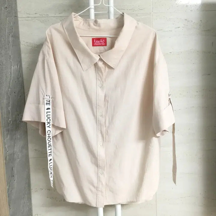 [BUNJANG] Lucky Chouette Short Sleeve Logo Blouse / 럭키슈에뜨 반팔 셔츠 블라우스 free