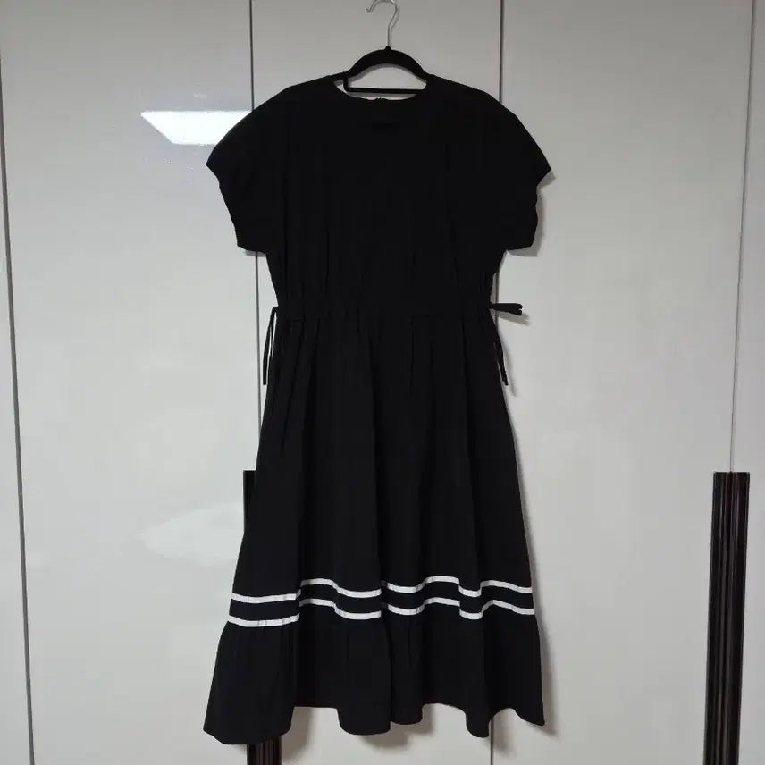 [BUNJANG] Black Banding Midi Dress White Stripe / 블랙 밴딩 원피스 흰색 스트라이프