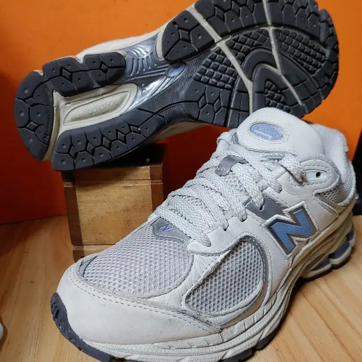 [BUNJANG] New Balance 2002R Running Shoes (US 5 / 5.5) / 뉴발란스2002R(표기230 추천사이즈235)