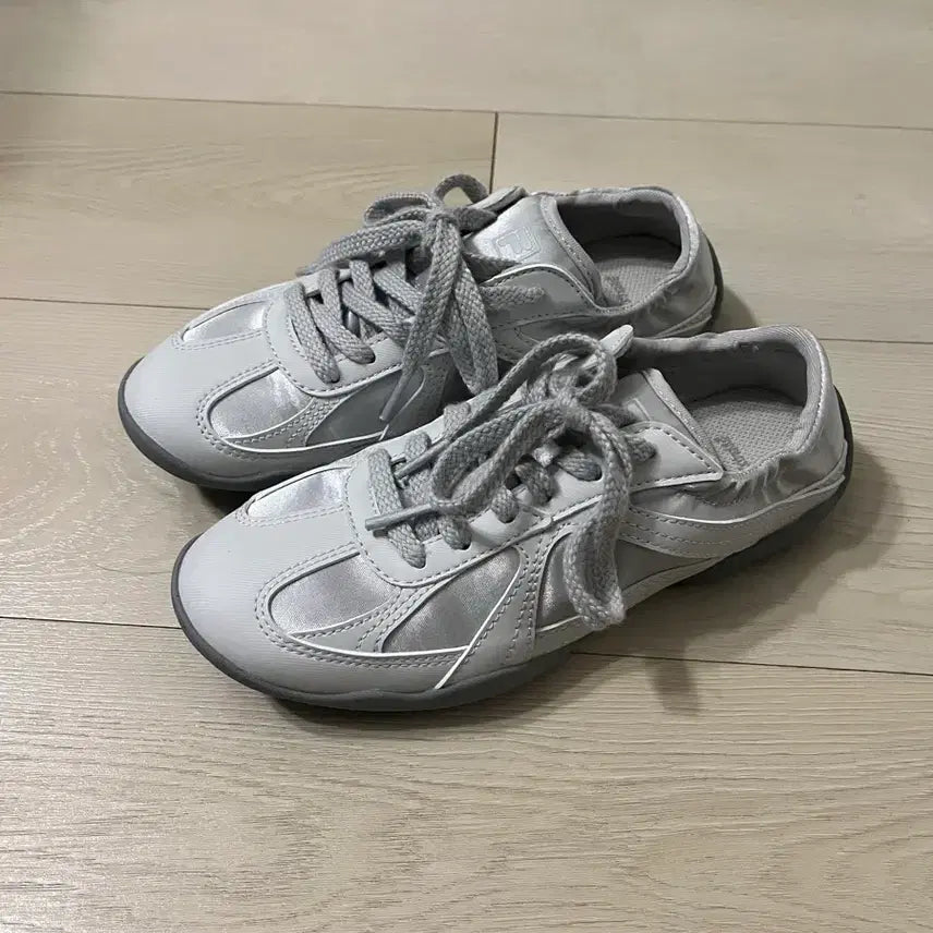[BUNJANG] Fila Glio Silvermoon Shoes / 휠라 글리오 실버문 220