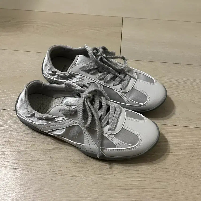 [BUNJANG] Fila Glio Silvermoon Shoes / 휠라 글리오 실버문 220