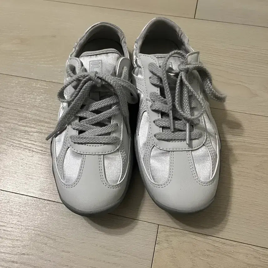 [BUNJANG] Fila Glio Silvermoon Shoes / 휠라 글리오 실버문 220