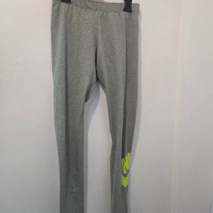 [BUNJANG] Nike Grey Leggings Fluorescent Logo / 나이키 회색 레깅스 형광 로고