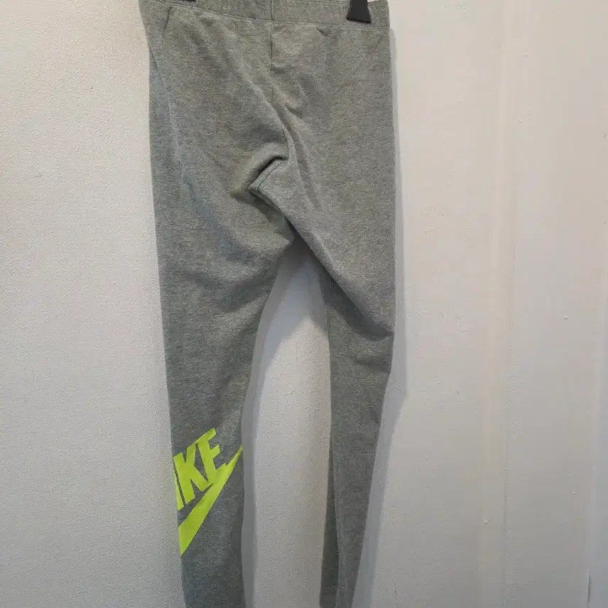 [BUNJANG] Nike Grey Leggings Fluorescent Logo / 나이키 회색 레깅스 형광 로고