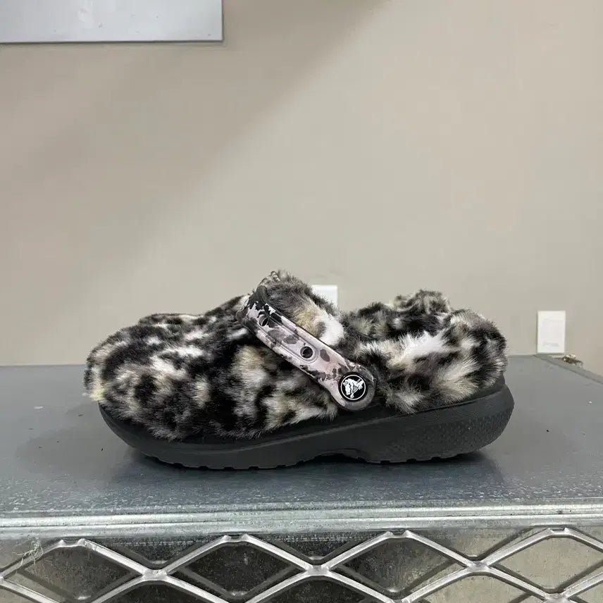 [BUNJANG] Crocs Classic Faux Fur Lined Clog Black Multi M5 / 크록스 클래식 퍼 슈어 클로그 블랙 멀티 M5