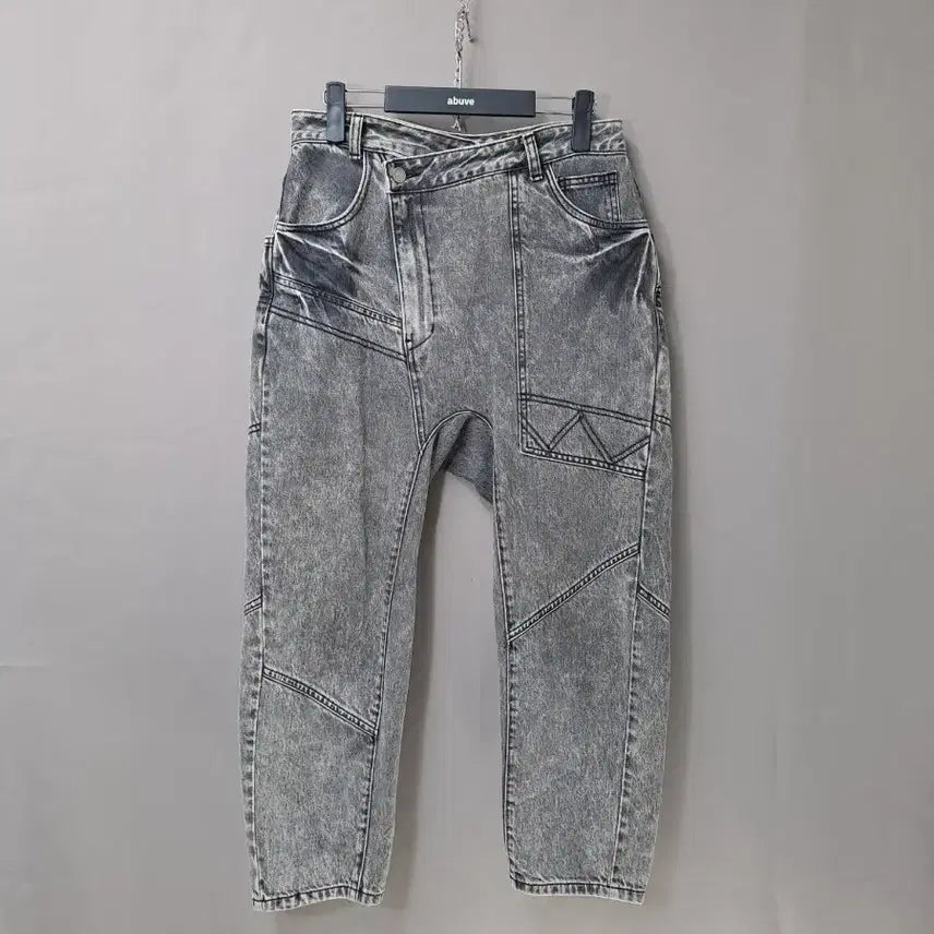 [BUNJANG] Unique Diagonal Button Washed Denim Pants / 사선 유니크 버튼 워싱 데님 팬츠