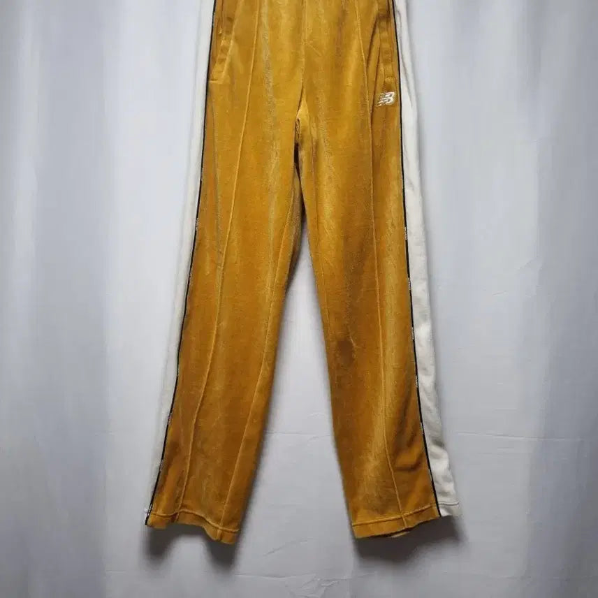 [BUNJANG] New Balance Velvet Track Pants / 뉴발란스 벨벳 트랙 팬츠