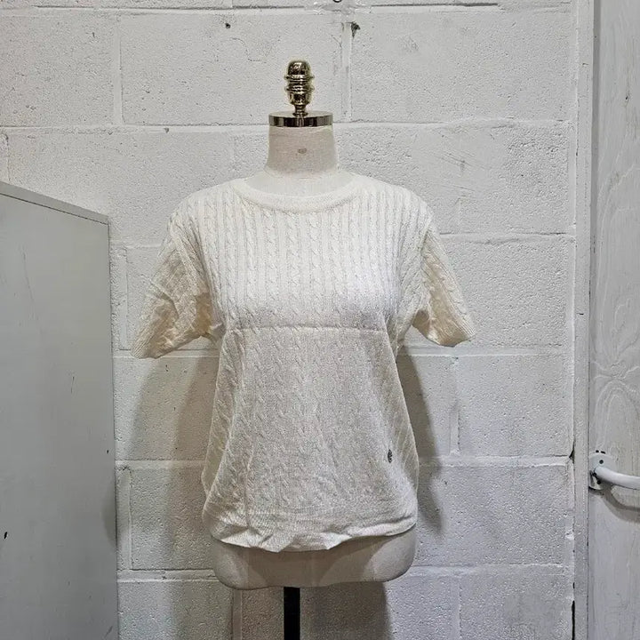 [BUNJANG] Lightweight Knit Cable Round Short Sleeve - Ivory / 가벼운재질 니트 꽈배기모양 라운드 반팔- 아이보리