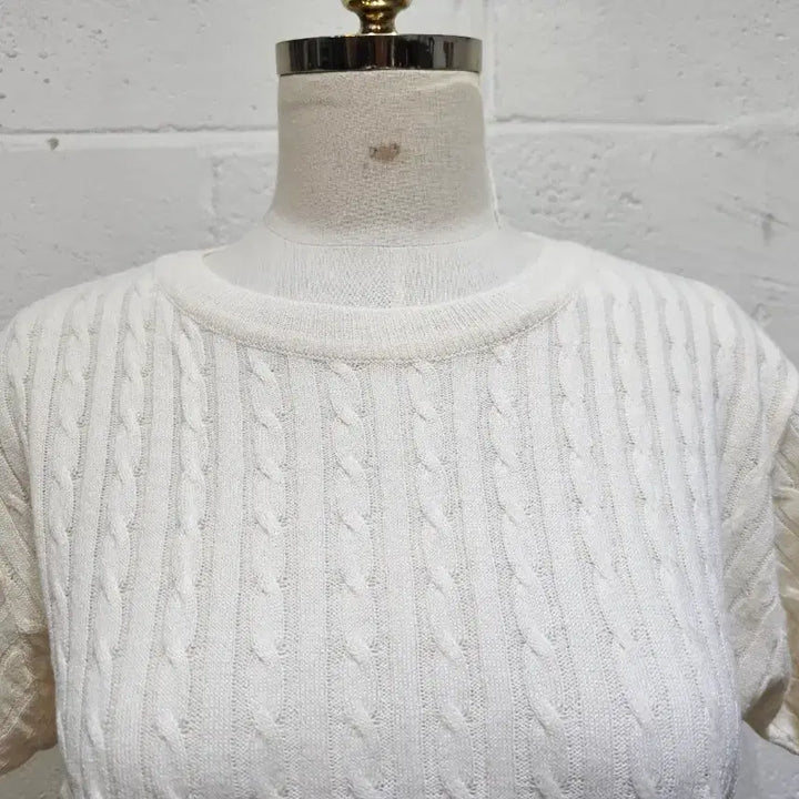 [BUNJANG] Lightweight Knit Cable Round Short Sleeve - Ivory / 가벼운재질 니트 꽈배기모양 라운드 반팔- 아이보리